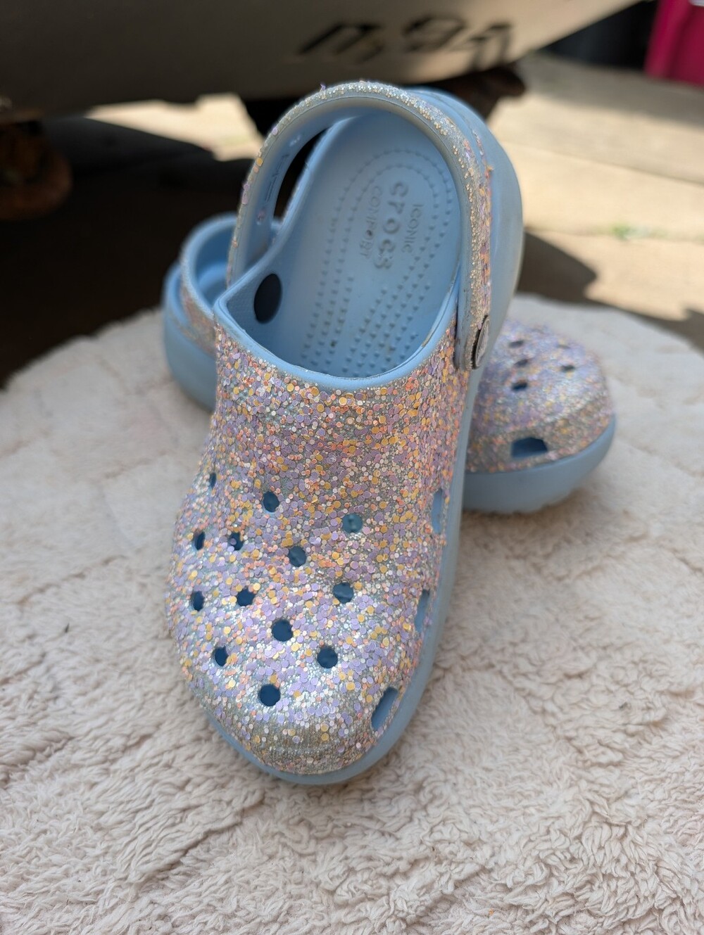 Women's Textured Sparkly Crocs Size 6 - Picture 3 of 5